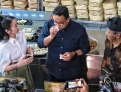 Dukung Produk Lokal, Anies Baswedan Blusukan ke Dapur Produksi Lumpia di Semarang