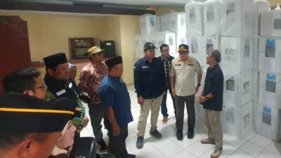 Cek Logistik Pemilu di Sidoarjo, Plh Gubernur Jatim Ingatkan Netralitas ASN