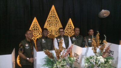 Pj Wali Kota Mojokerto, Moh Ali Kuncoro bersama forkopimda mengecek kesiapan TPS jelang pemungutan suara (Redaksi Kabarterdepan.com)