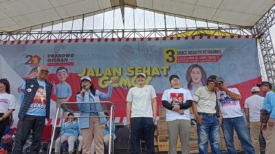 Caleg DPRD RI Dapil Jawa Timur V Grace Rosalyn Octavianus, bersama para Caleg Gerindra dalam kegiatan acara Gerak Jalan Sehat. (Yan/kabarterdepan.com) 