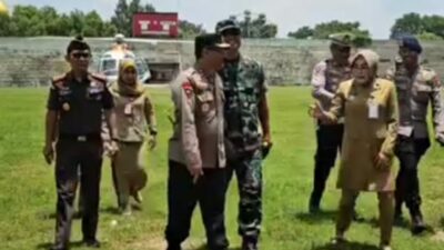 Forkopimda Grobogan menyambut kedatangan Kapolda Jateng dan Pandan Diponegoro di Stadion Krida Bhakti Purwodadi Grobogan, Senin (12/2/2024). (Masrikin/kabarterdepan.com) 