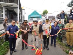 Pemberangkatan Logistik Pemilu, Pj Wali Kota Batu Ingatkan Peran Tim Kesehatan
