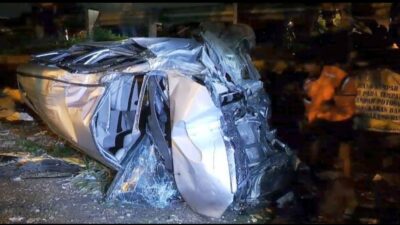 Kondisi mobil Xenia yang ringsek. (Joe/kabarterdepan.com) 