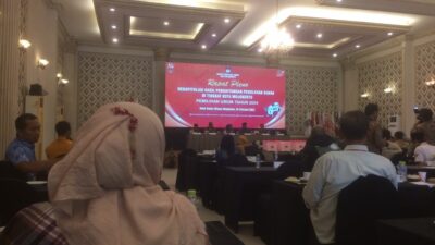 Proses rapat pleno rekapitulasi suara KPU Kota Mojokerto, Senin (26/2/2024). (Erix/kabarterdepan.com)