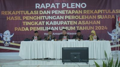 Rapat pleno rekapitulasi suara yang digelar KPU Kabupaten Asahan, Rabu (28/2/2024). (Adha/kabarterdepan.com)