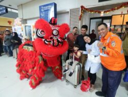 Rayakan Tahun Baru Imlek, Stasiun Surabaya Gubeng Hadirkan Atraksi Barongsai