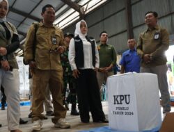 Bupati Mojokerto Tinjau Keberangkatan Pendistribusian Logistik Pemilu Tahun 2024