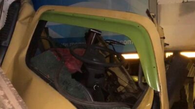 Truk Bermuatan Keramik Tabrak Fuso Parkir, Kernet Sempat Terjepit dengan Luka Parah di Kaki
