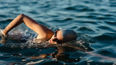 Suka Berenang? Ini 5 Manfaatnya bagi Tubuh Jika Rutin Dilakukan