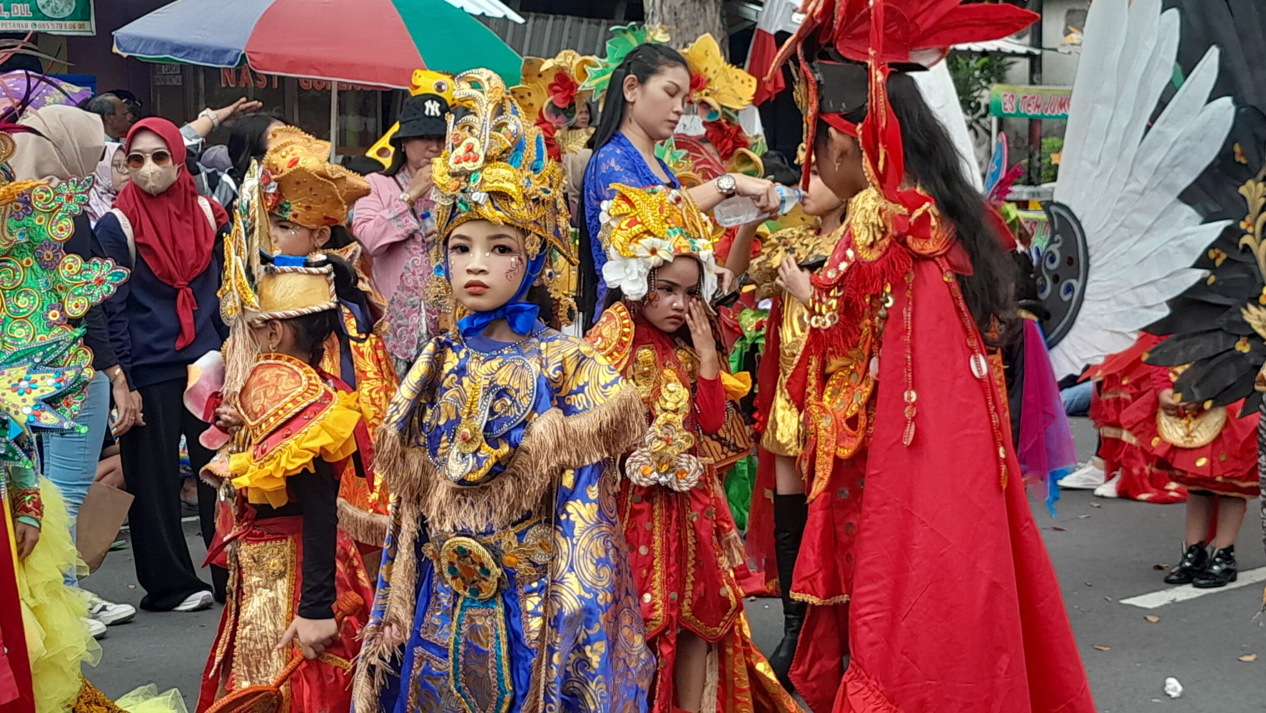 Peserta parade budaya di alun-alun Grobogan, Rabu (6/3/2024). (Masrikin/kabarterdepan.com) 