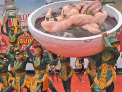 Antusias Warga Hadiri Parade Budaya di Alun-Alun Grobogan, Ada Tarian Swike