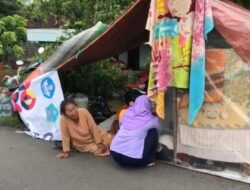 Hari ke-2 Banjir di Mojosari dan Pungging, Warga Bertahan di Tenda Darurat