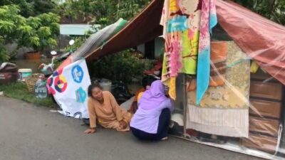 Hari ke-2 Banjir di Mojosari dan Pungging, Warga Bertahan di Tenda Darurat