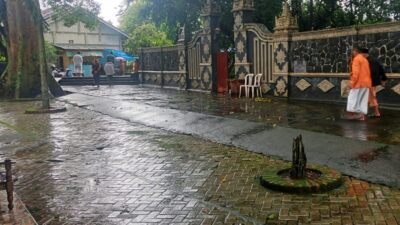 Gerbang makam Pangeran Sukowati Desa Pengkol, Kecamatan Tanin, Sragen. (Masrikin/kabarterdepan.com)