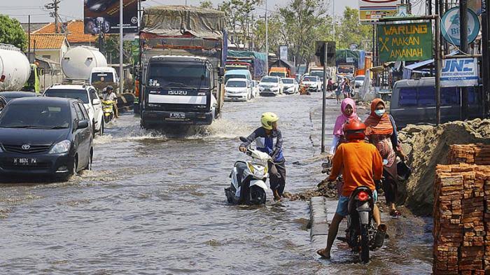 Banjir di Semarang pasca hujan deras, Rabu (13/3/2024). (Ahmad/kabarterdepan.com) 