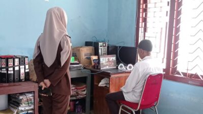 Terdakwa Nurwanto Kades Kandangan ikuti sidang secara virtual di Lapas IIB Purwodadi Groboga, Kamis (14/3/2024). (Masrikin/kabarterdepan.com)