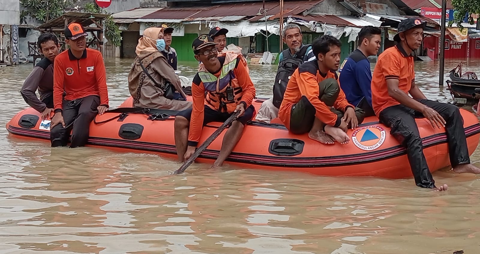 Upaya pencarian korban banjir oleh Tim SAR gabungan di Grobogan. (Masrikin/kabarterdepan.com) 