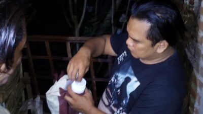 Polisi menemukan barang bukti pil koplo di kandang ayam (Andy / Kabarterdepan.com)