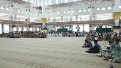 Peringatan Isra Mikraj di masjid Agung Haji Achmad Bakrie Kisaran, Senin (26/2/2024). (Adha/kabarterdepan.com)