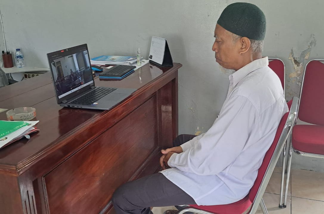 Terdakwa Nurwanto Eko Putro saat mengikuti sidang secara online dari lapas kelas IIB Purwodadi, Kamis (28/3/2024). (Masrikin/kabarterdepan.com) 