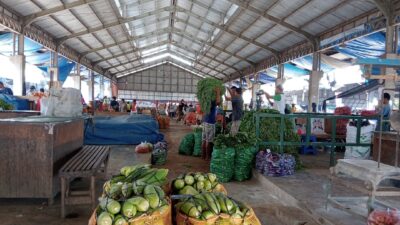 Aktifitas di Pasar Induk Pare, Kabupaten Kediri, Selasa (5/3/2024). (Gita/kabarterdepan.com)