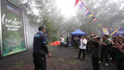 Pj Wali Kota Batu Aries Agung Paewai, saat menghadiri kegiatan acara Leader's Nature Camp di Wisata BDG Coban Rais (Yan/kabarterdepan.com)