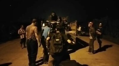 Puluhan Remaja Terjaring Razia Balap Liar di Trowulan, Petugas Menutup Akses Jalan dengan Truk