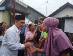 Blusukan, Gus Barra Bagikan Sembako untuk Korban Banjir di Desa Kedunggempol dan Ngrame Mojokerto