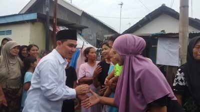 Blusukan, Gus Barra Bagikan Sembako untuk Korban Banjir di Desa Kedunggempol dan Ngrame Mojokerto