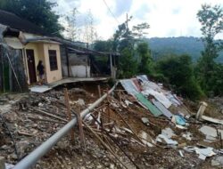 Hujan Lebat Semalam Akibatkan Tanah Longsor di Semarang