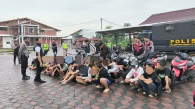 Sejumlah remaja yang diamankan Polres Mojokerto Kota, Kamis (14/3/2024). (Humas Polres Mojokerto Kota)