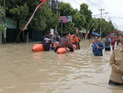 Jalan Protokol Kota di Grobogan Tergenang Banjir, Sejumlah Kendaran Alami Mogok