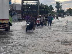 Lalu Lintas Purwodadi-Blora Macet Imbas Banjir di Grobogan, Kendaraan Harus Antre