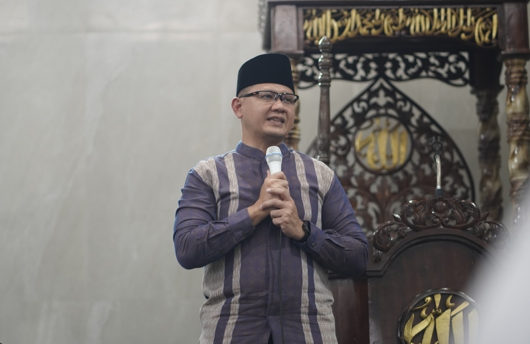 Pj Wali Kota Batu saat memberikan sambutan safari Ramadan, Sabtu (16/3/2024). (Yan/kabarterdepan.com) 