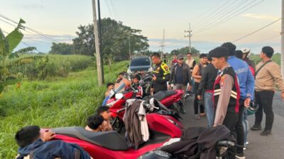 Patroli Cipta Kondisi Polres Mojokerto Kota amankan 115 motor balap liar, Minggu (17/3/2024). (Humas Polres Mojokerto Kota)