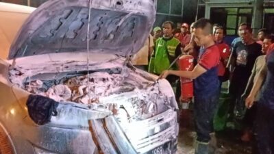 Korsleting, Mobil Innova Reborn Terbakar di Bypass Kota Mojokerto