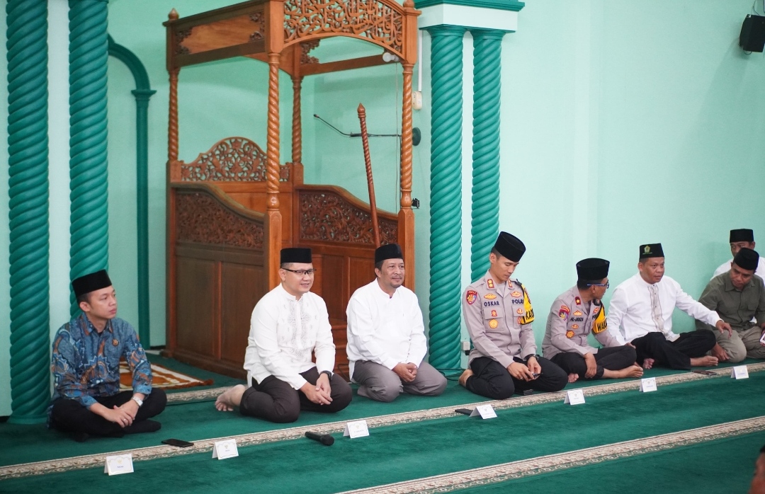 Pj Wali Kota Batu Aries Agung Paewai dalam kegiatan acara Safari Ramadan. (Yan/kabarterdepan.com) 