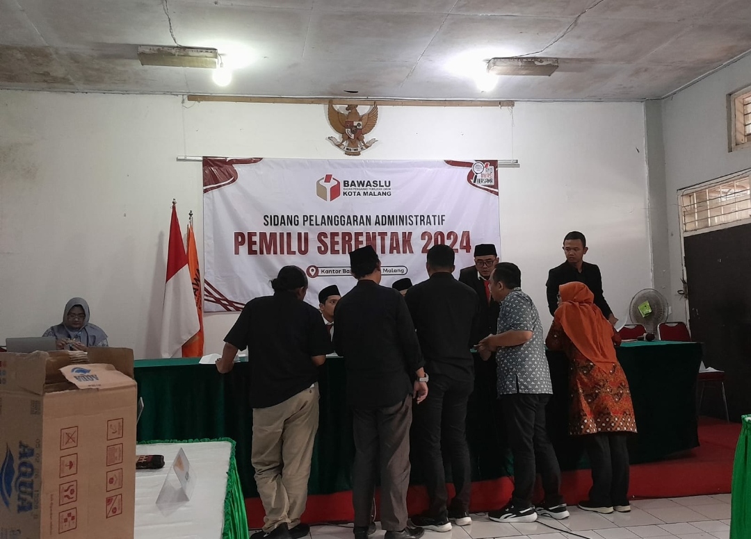 Sidang dugaan pelanggaran administrasi di Bawaslu Kota Malang. (Yan/kabarterdepan.com) 