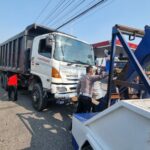 Proses evakuasi truk yang terlibat kecelakaan beruntun di Ngoro Mojokerto, Rabu (27/3/2024). (Redaksi/kabarterdepan.com)