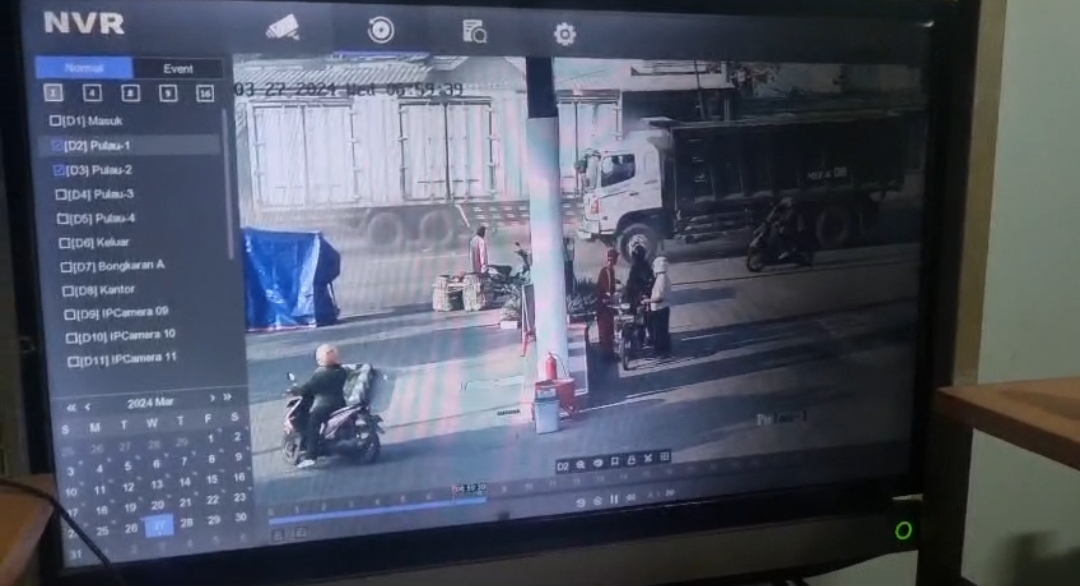 Tabrakan beruntun 3 truk di Mojokerto yang terekam CCTV, Rabu (27/3/2024). (Redaksi/kabarterdepan.com) 