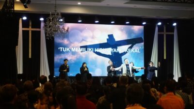 Ratusan Umat Kristiani Rayakan Jumat Agung di GBT Kota Mojokerto