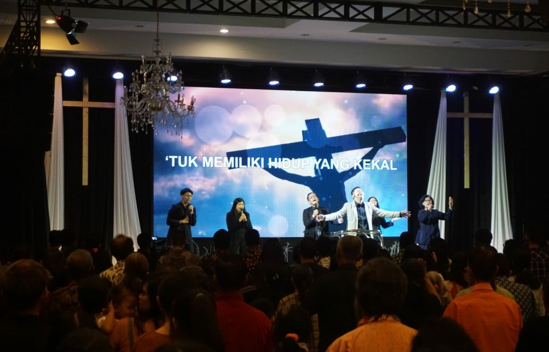 Perayaan Jumat Agung di Gereja GBT Kota Mojokerto yang berlangsung khidmat, Jumat (29/3/2024). (Erix/kabarterdepan.com) 