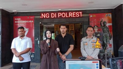 Aghnia Punjabi saat memberikan keterangan kepada wartawan di Mapolres Kota Malang, Sabtu (30/3/2024). (Redaksi/kabarterdepan.com)