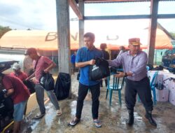 Sekda dan Kasat Reskrim Polres Mojokerto Distribusikan 5.000 Nasi Bungkus ke Korban Banjir