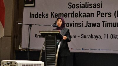 Ketua Dewan Pers saat memberikan sambutan dalam Sosialisasi IKP 2023 di Provinsi Jawa Timur yang digelar di Hotel Dafam Signature Surabaya (Andy / Kabarterdepan.com)