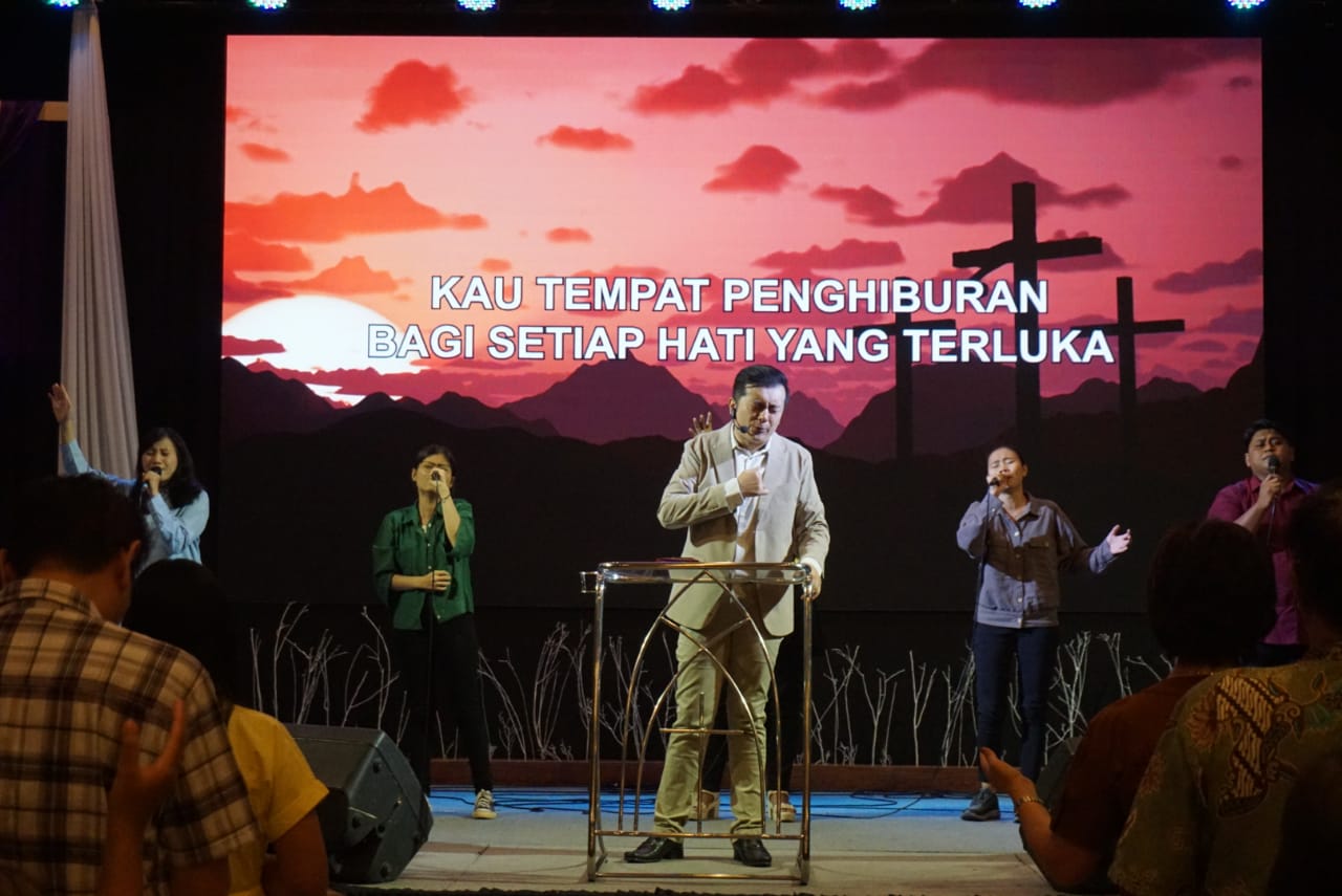 Perayaan Paskah di Gereja GBT Kota Mojokerto, Minggu (31/3/2024). (Erix/kabarterdepan.com) 