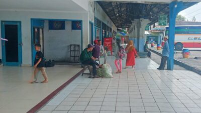 Kondisi sepi terminal induk Purwodadi Grobogan H-6 lebaran, Kamis (4/4/2024). (Masrikin/kabarterdepan.com)