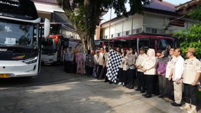 Wali Kota Semarang, Hevearita Gunaryanti Rahayu melepas 4 bus untuk jemput pemudik di Jakarta, Sabtu (6/4/2024). (Ahmad/kabarterdepan.com)