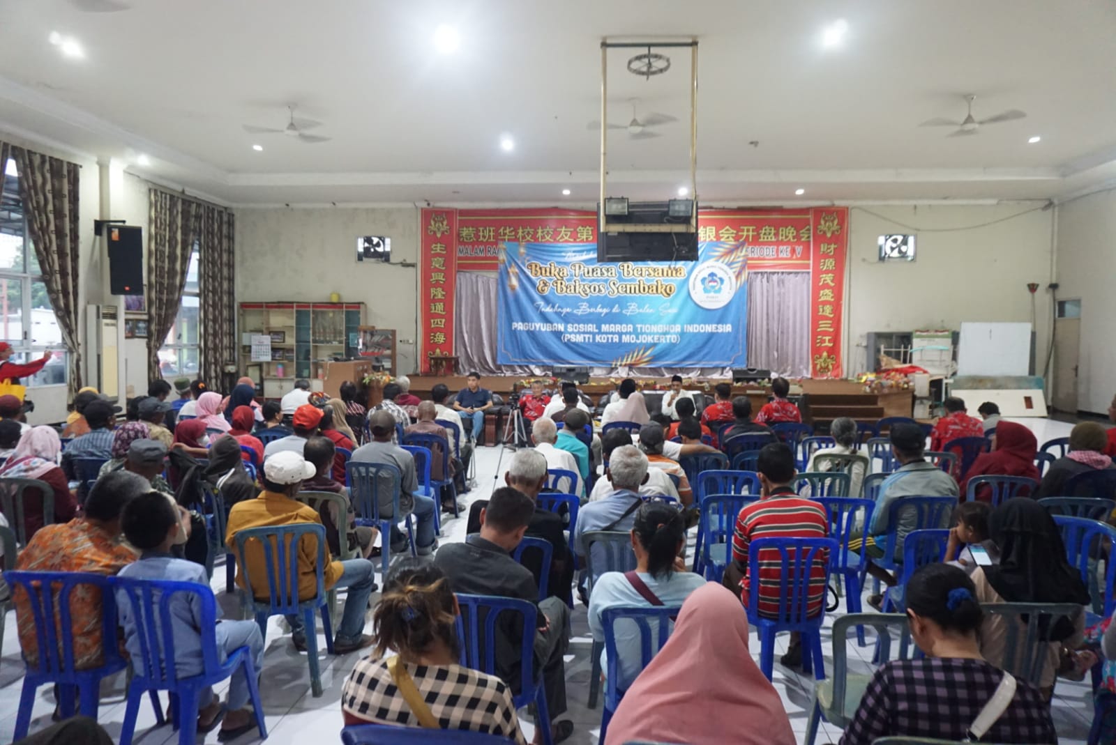 Kerukunan antar umat beragama yang tercipta dalam kegiatan Paguyupan PSMTI Kota Mojokerto, Sabtu (6/4/2024). (Erix/kabarterdepan.com) 