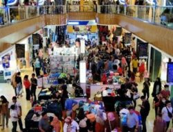Jelang Lebaran, Sejumlah Pusat Perbelanjaan di Semarang Diserbu Pengunjung
